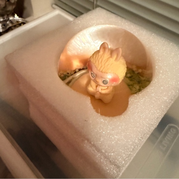 Labubu - big into energy snow globe - Happiness - Picture 8 of 11